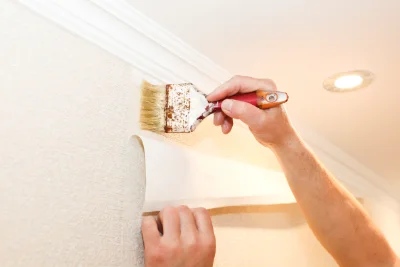 Pose de papier peint à Besain — revêtements muraux et toiles de verre
